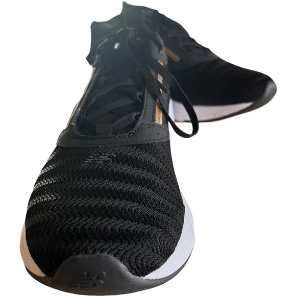 New Balance Womens Beaya Black with Gold Metallic Size 10 - Picture 5 of 9